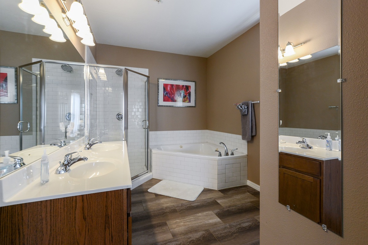 master bath with jetted tube