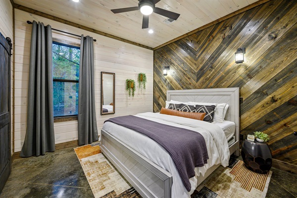 Modern rustic charm: A peaceful bedroom with custom timber finishes.