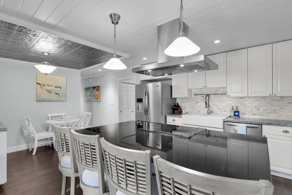 Kitchen & dining room - seating for 8 upstairs