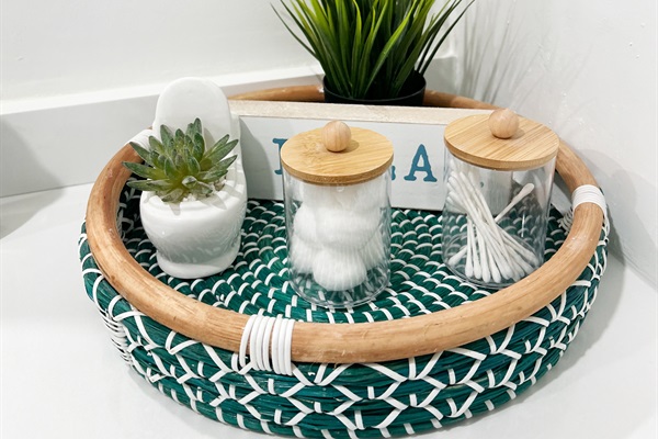 Spa vibes in the main bath 🌴🤍