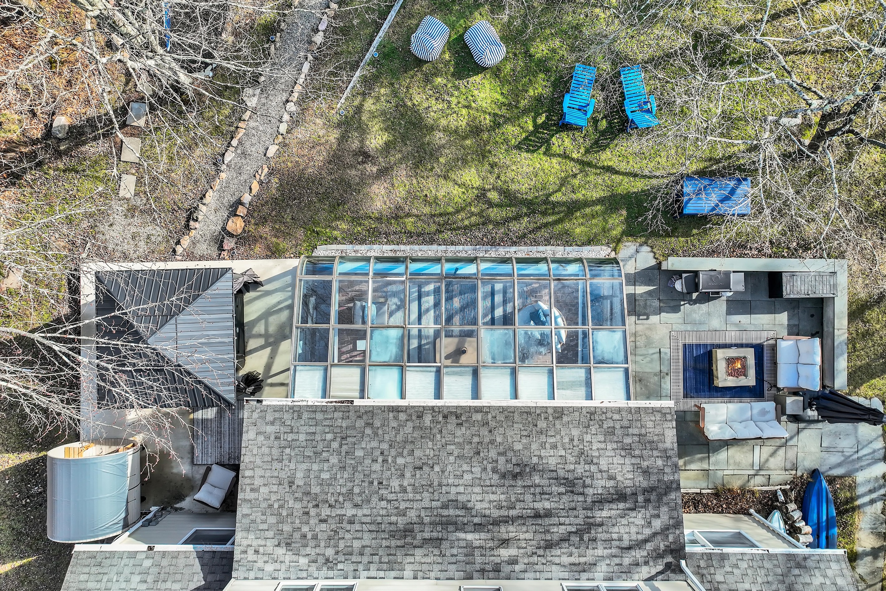 33 Aerial shot of the solarium and full property layout