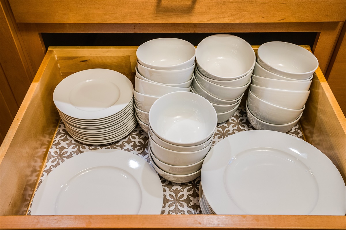Plenty of dishes for everyone — no need to pack extras when the whole family can sit down together for meals.