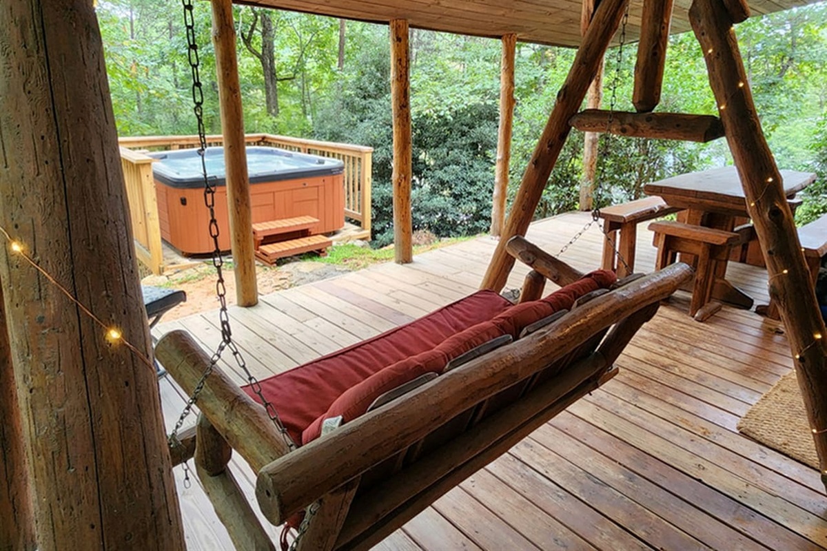 Hot tub with mountain/lake views!
