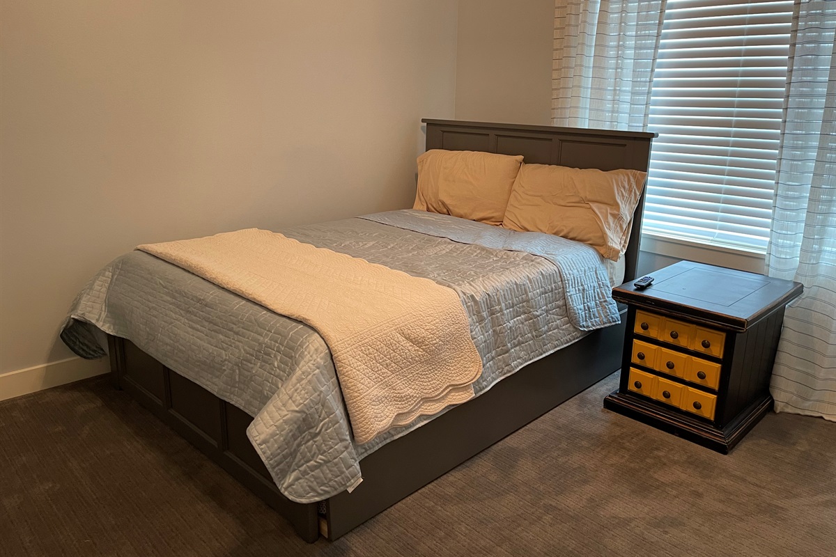 Full Bedroom w/twin trundle