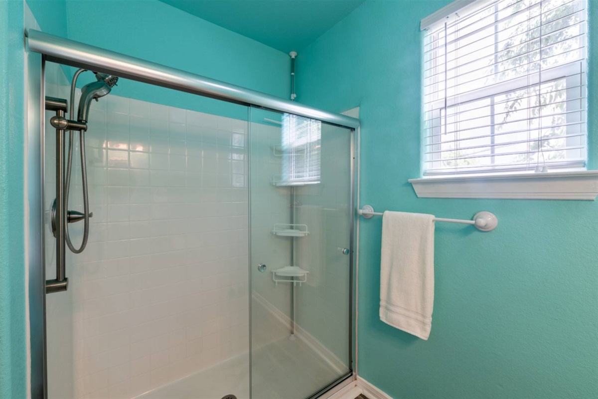 b42ff247fbb943efa60d1357f0c679a8 Large | Beachhouse | Texas | TX | Vacation Homes | Galveston | Crystal Beach | Kokomo | Breezy Days | Beachfront Elegance | Sunrise Serenity | Southern Sands Property Management, LLC