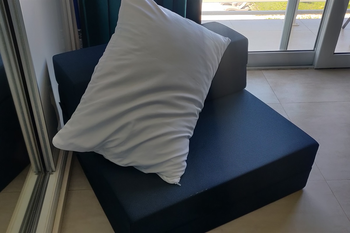 Fold up bed mat for additional guest