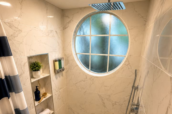 Full bathroom 1, with modern walk-in shower.