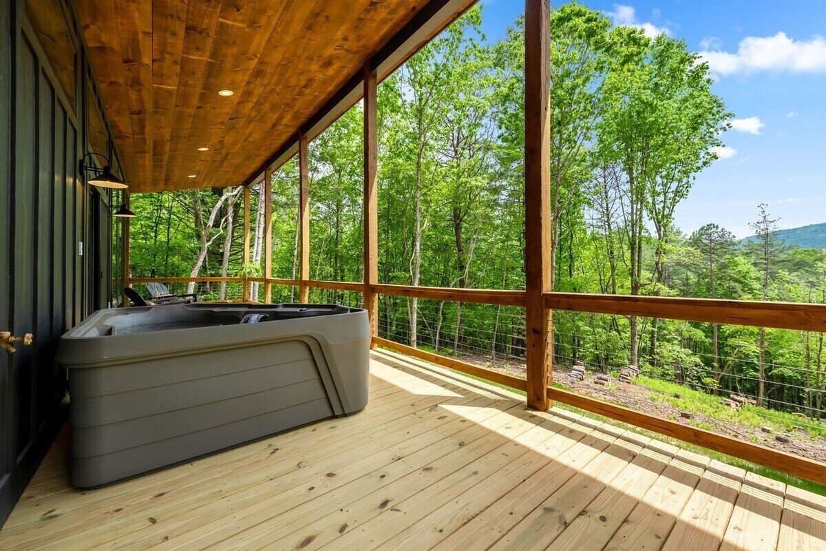 Hot tub on the deck with beauriful long range views.