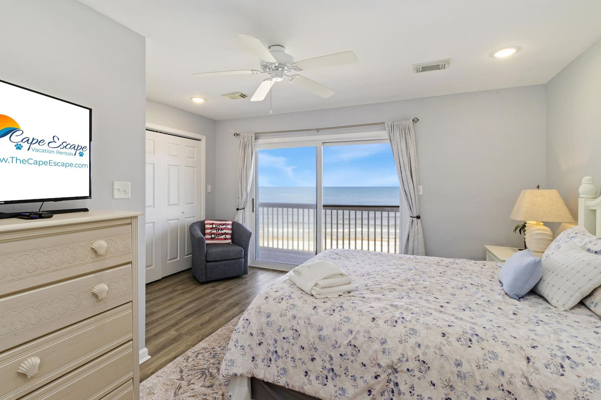 Sleep facing the Gulf in the queen guest room, roll out of bed onto your private balcony, repeat for the whole trip.