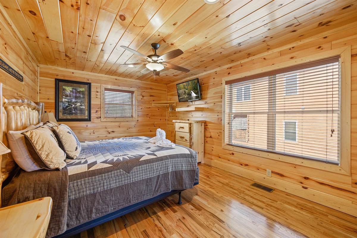 Bed 5: King, TV, En-suite full bath, upper level