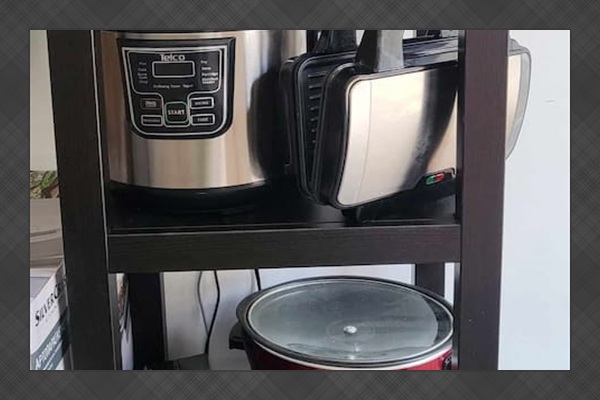 Instant Pot pressure cooker, sandwich maker, crockpot, family games:
Located in the common area upstairs, shared between the guests.