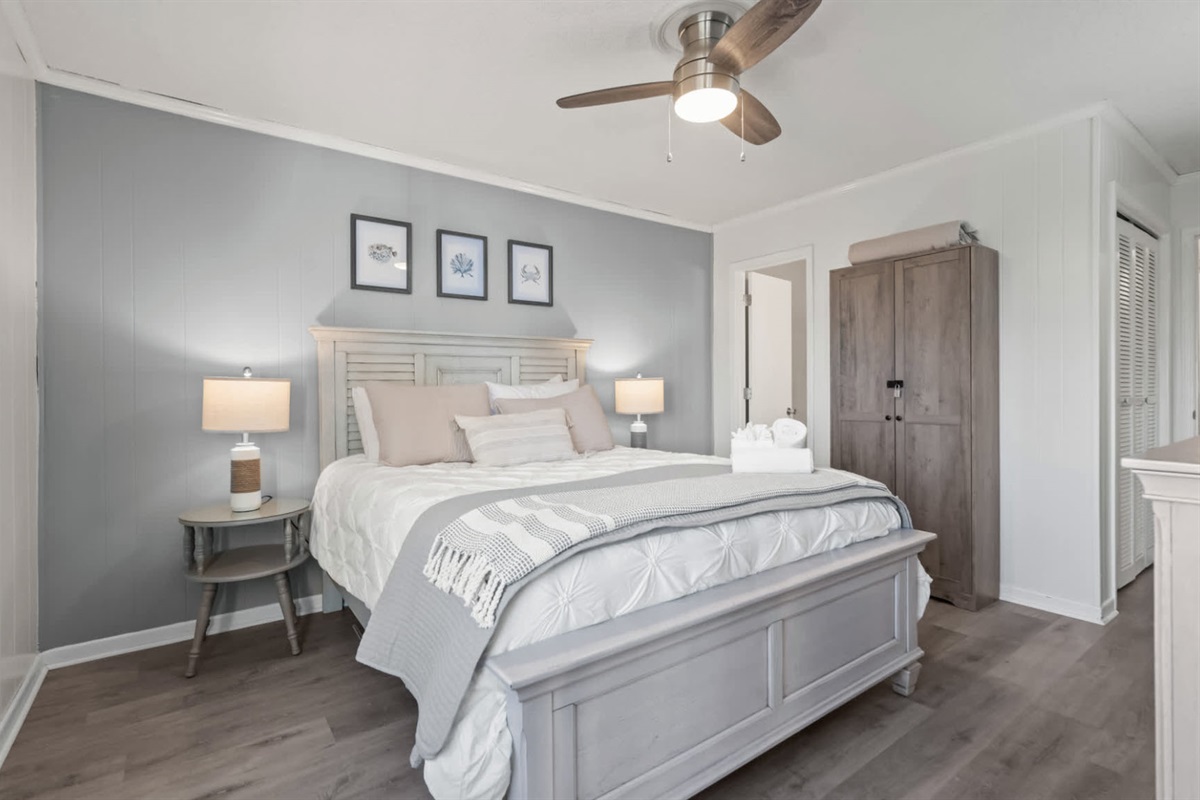 Master Suite with Queen bed and Ensuite Bath