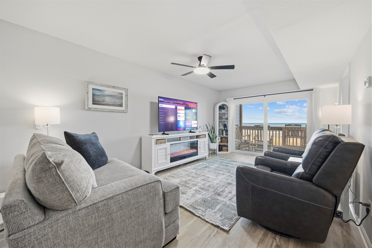 Ceiling fan, electric fireplace!