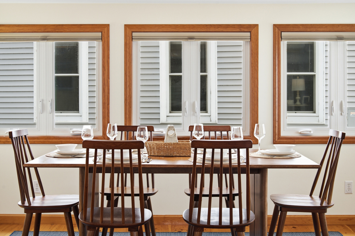 Spacious dining room with seating for six, ideal for family dinners and entertaining.