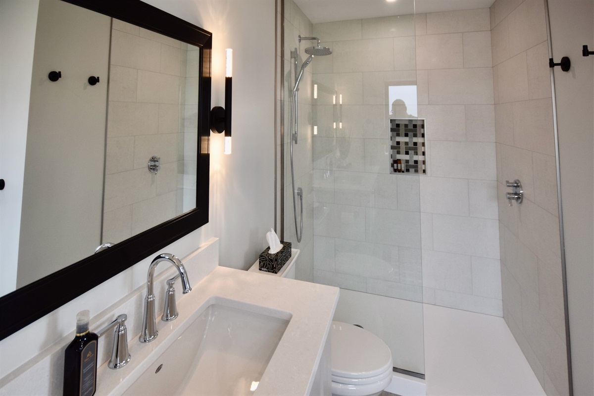 b48c0818075e423f9bb4a614e04c680d Large