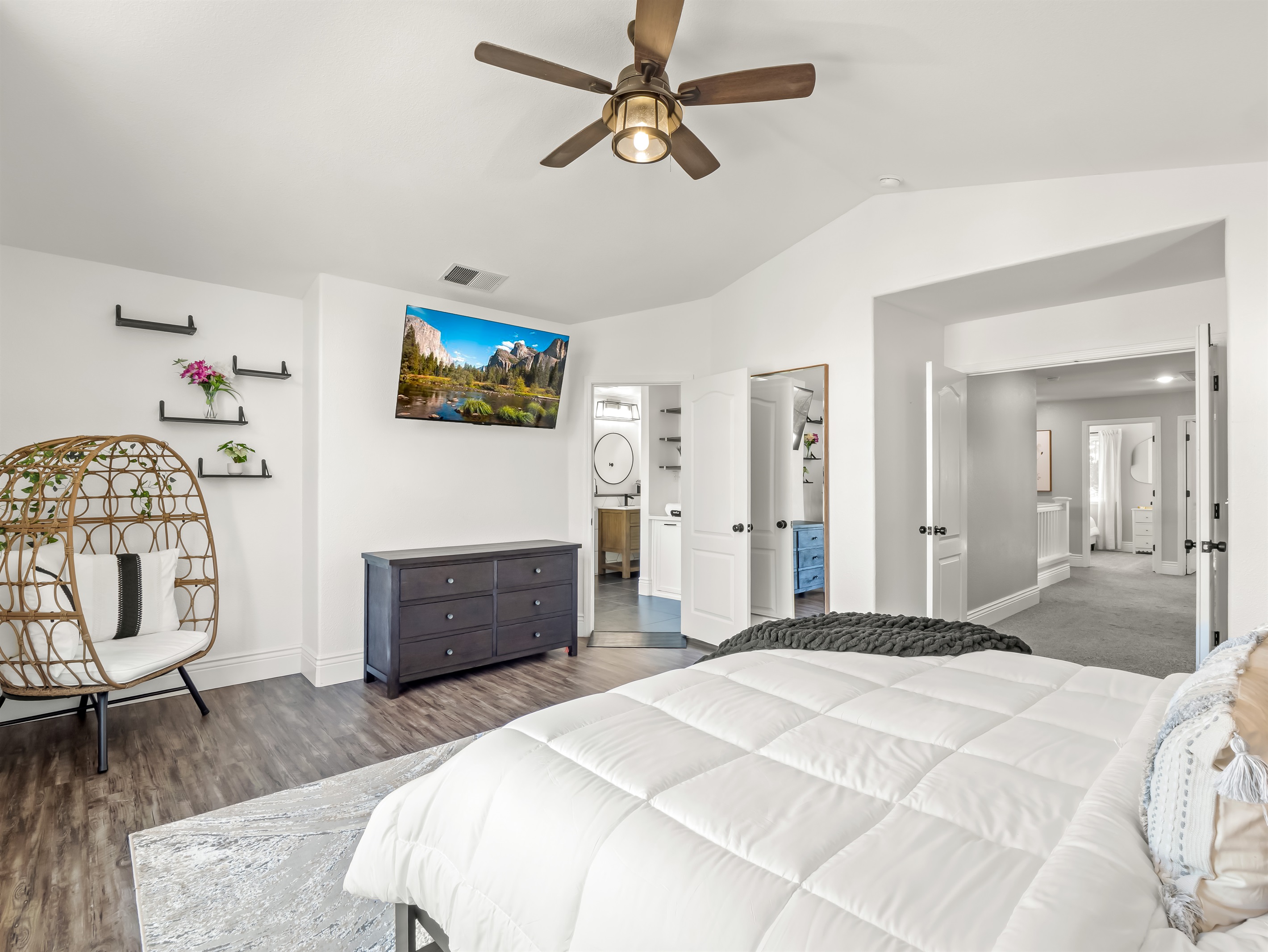 Oversized primary suite with plenty of space to spread out, a mounted TV, and easy access to the en-suite bath—comfort and convenience for the whole stay.