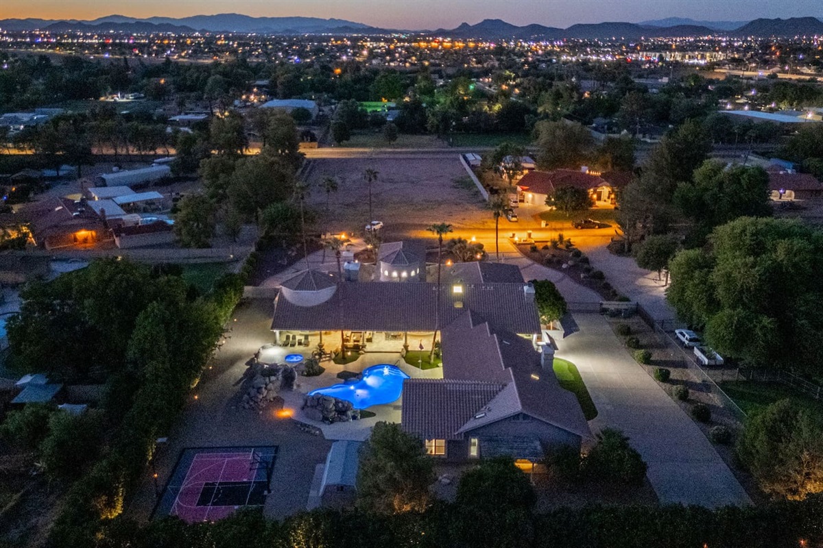 Take in breathtaking views of the city skyline and desert mountains from your elevated estate—ideal for romantic evenings and stargazing.

