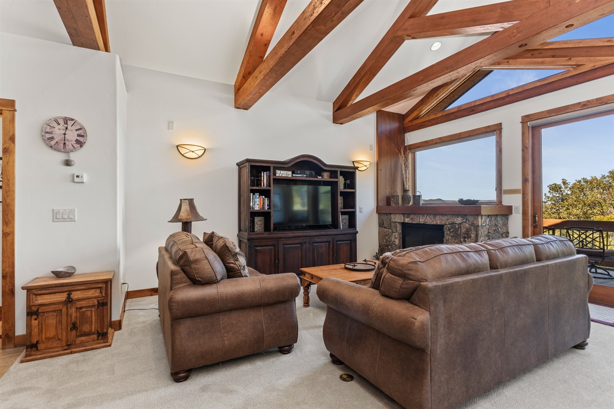 Top Level - Living Room with Gas Fireplace & SmartTV