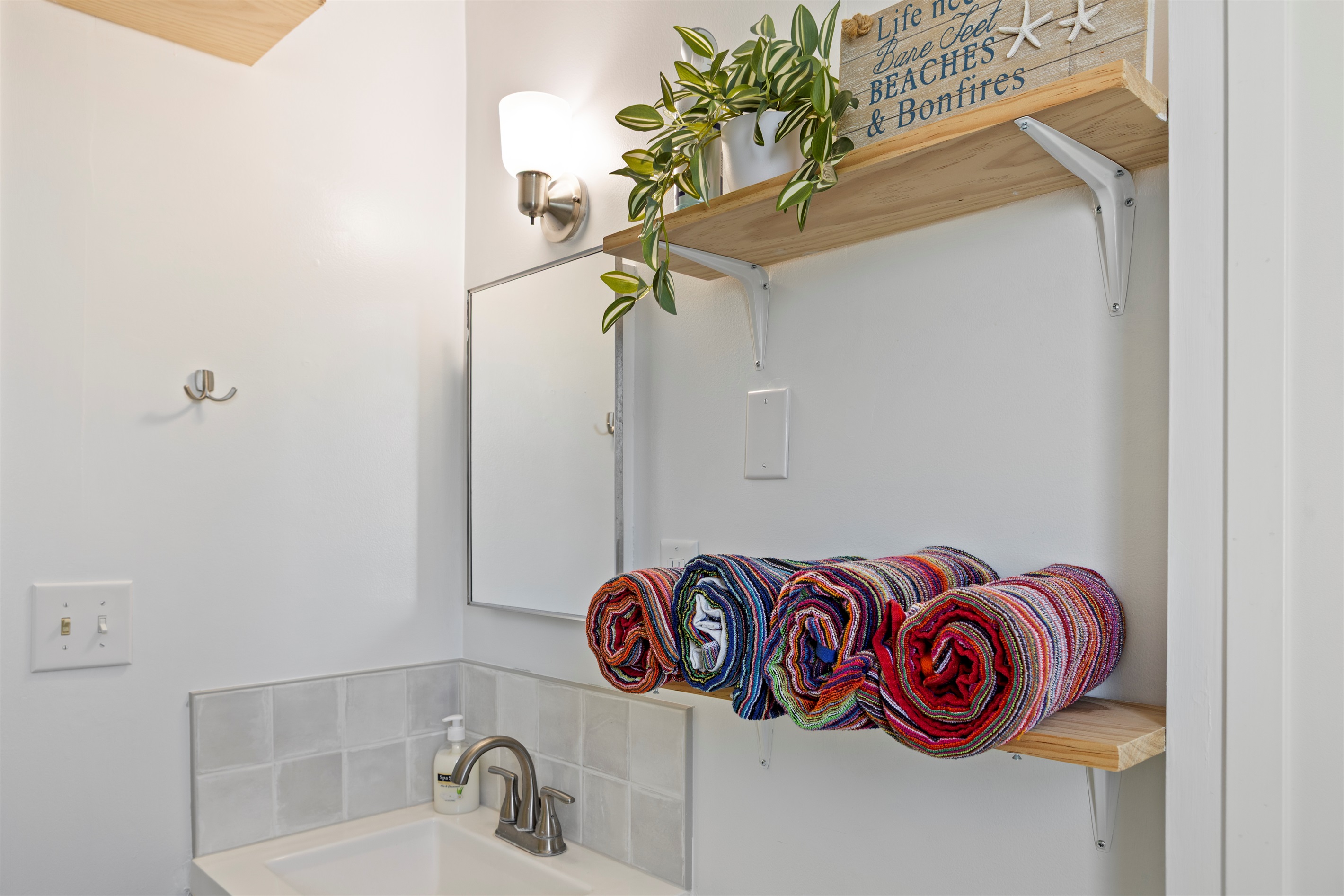 Bath linens provided