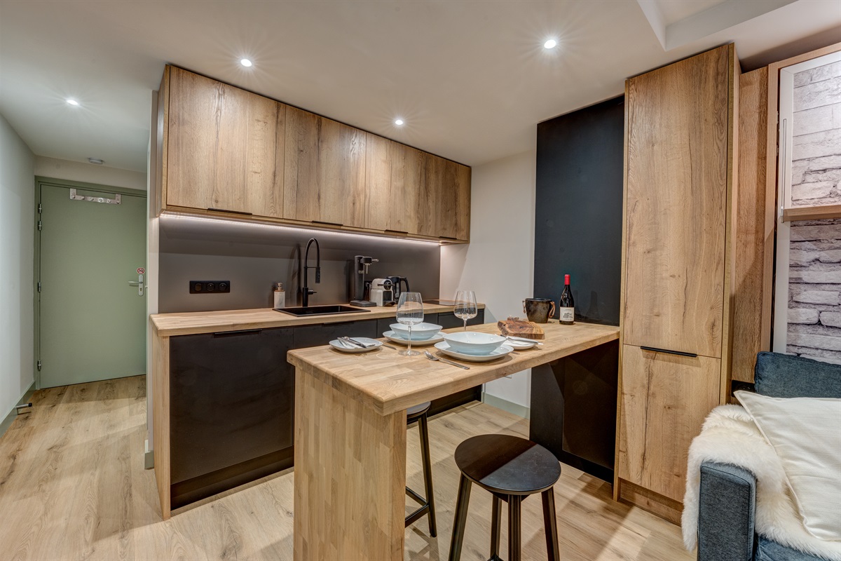 SLEEK & SOPHISTICATED