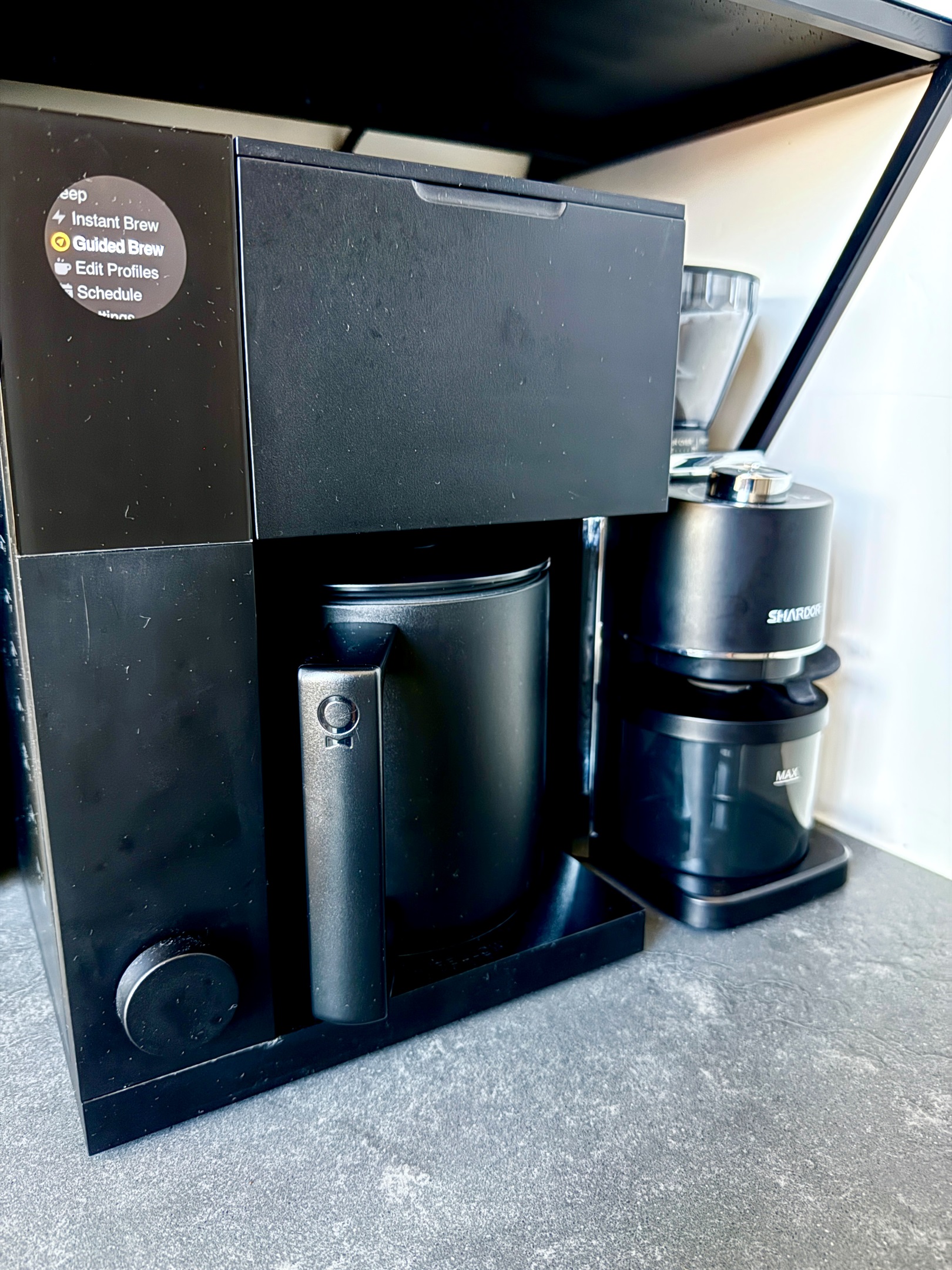 The most bad coffee machine to make a great cup of joe at any time of day. Coffee machine, grinder, fresh beans, sugar, cream provided. Also provide a tea kettle and tea drops for tea lovers