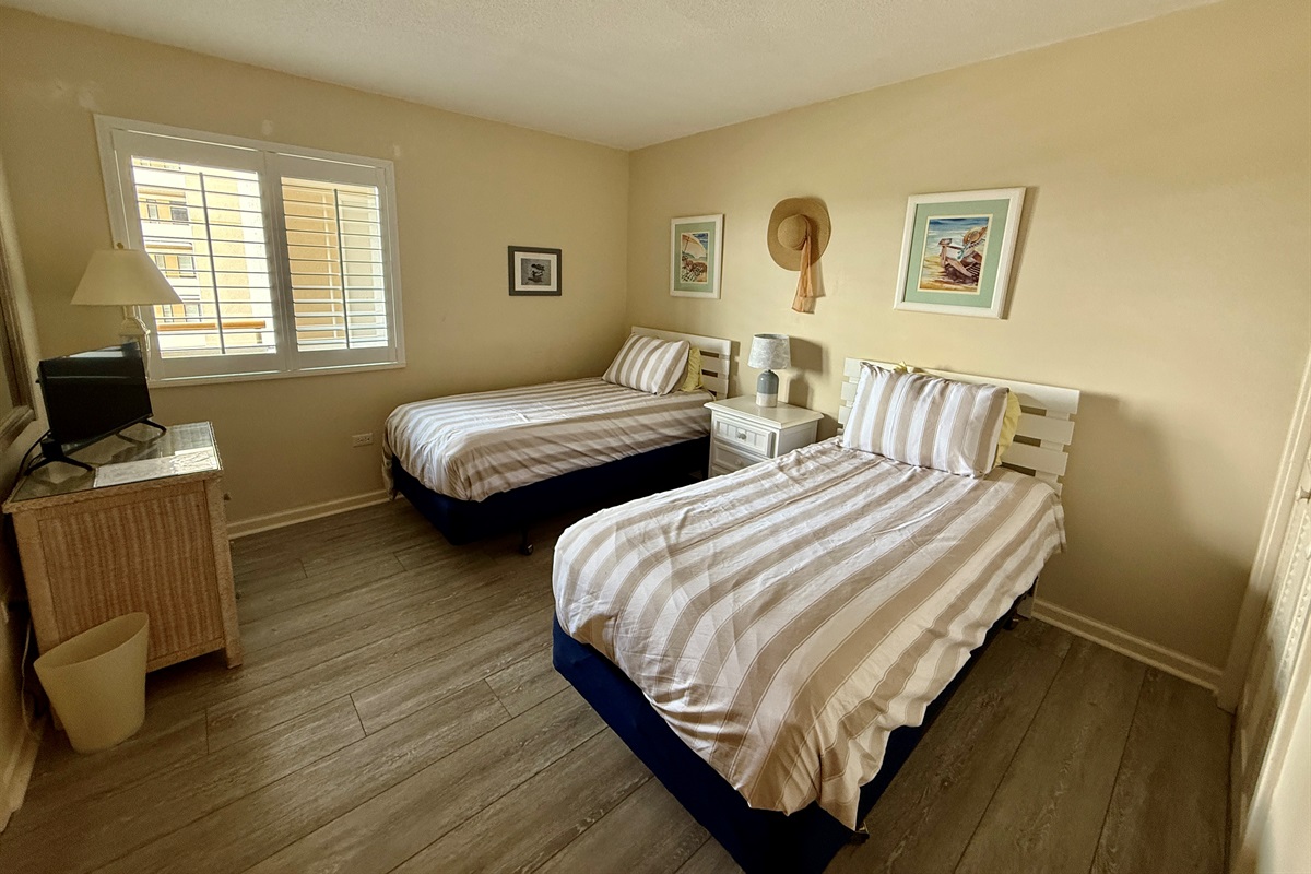 Guest Room w/Two Twin Beds