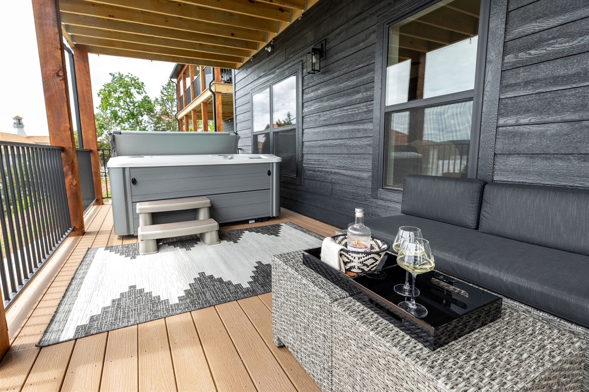 Lower deck with hot tub