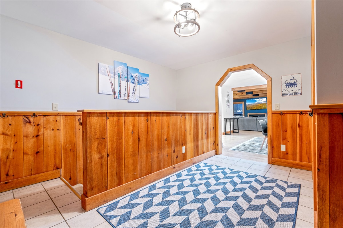 Arrive with ease through a spacious entry designed to handle ski gear, boots, bags, and busy arrivals smoothly.