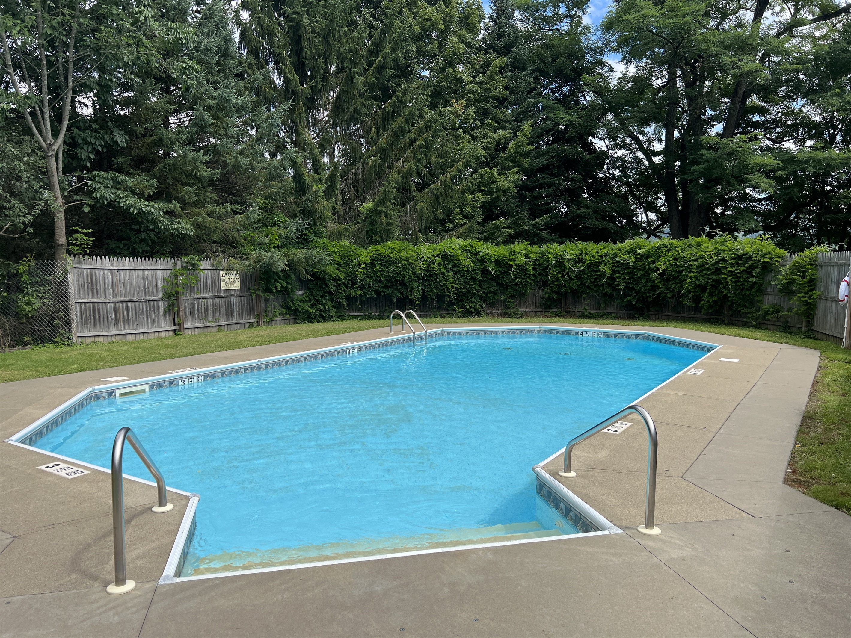 The Federal House pool shared use with The main house and apartment 1 . Pool open from Memorial day - Labor day only.
