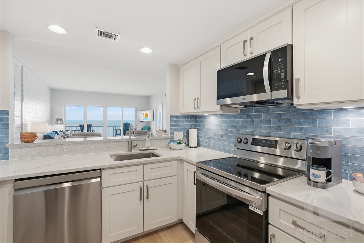Kitchen with stainless appliances and bay-tile backsplash