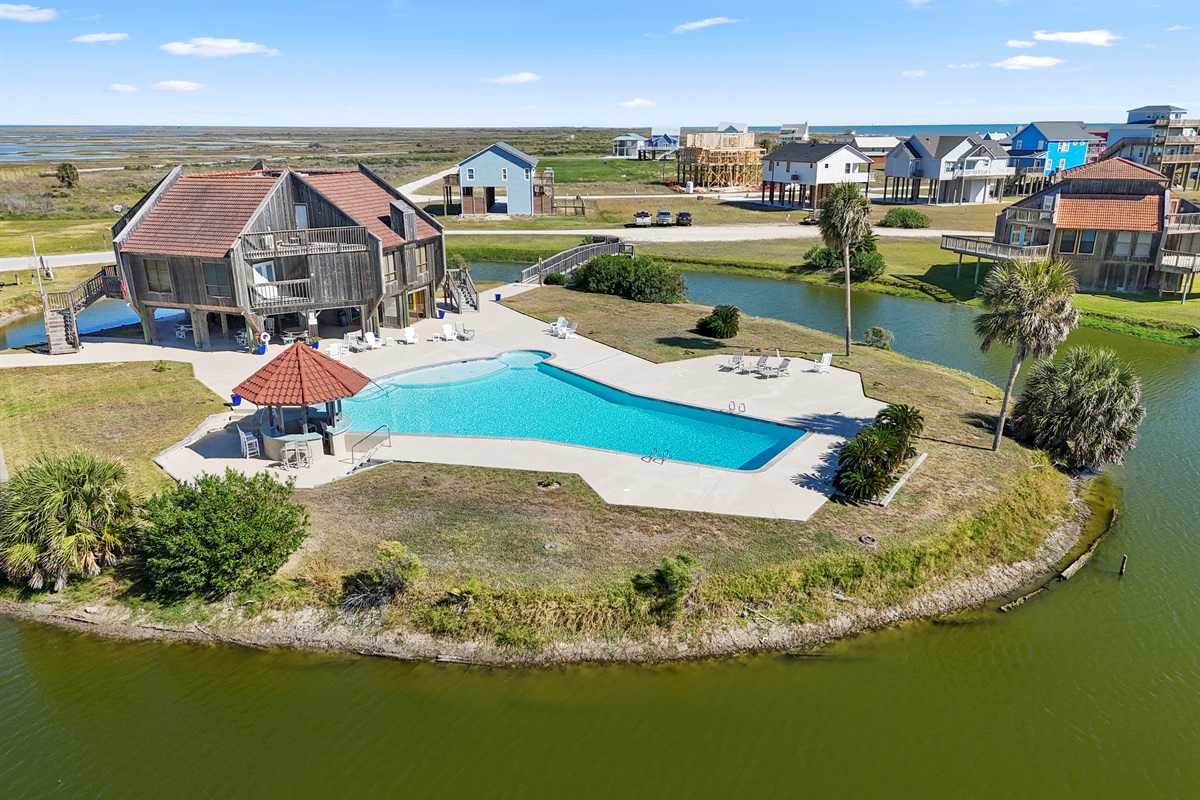 comminuty pool(very close to home)