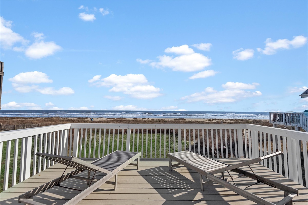 b4b87226e37949a1b018f1c360d51bbb Large | Beachhouse | Texas | TX | Vacation Homes | Galveston | Crystal Beach | Kokomo | Breezy Days | Beachfront Elegance | Sunrise Serenity | Southern Sands Property Management, LLC