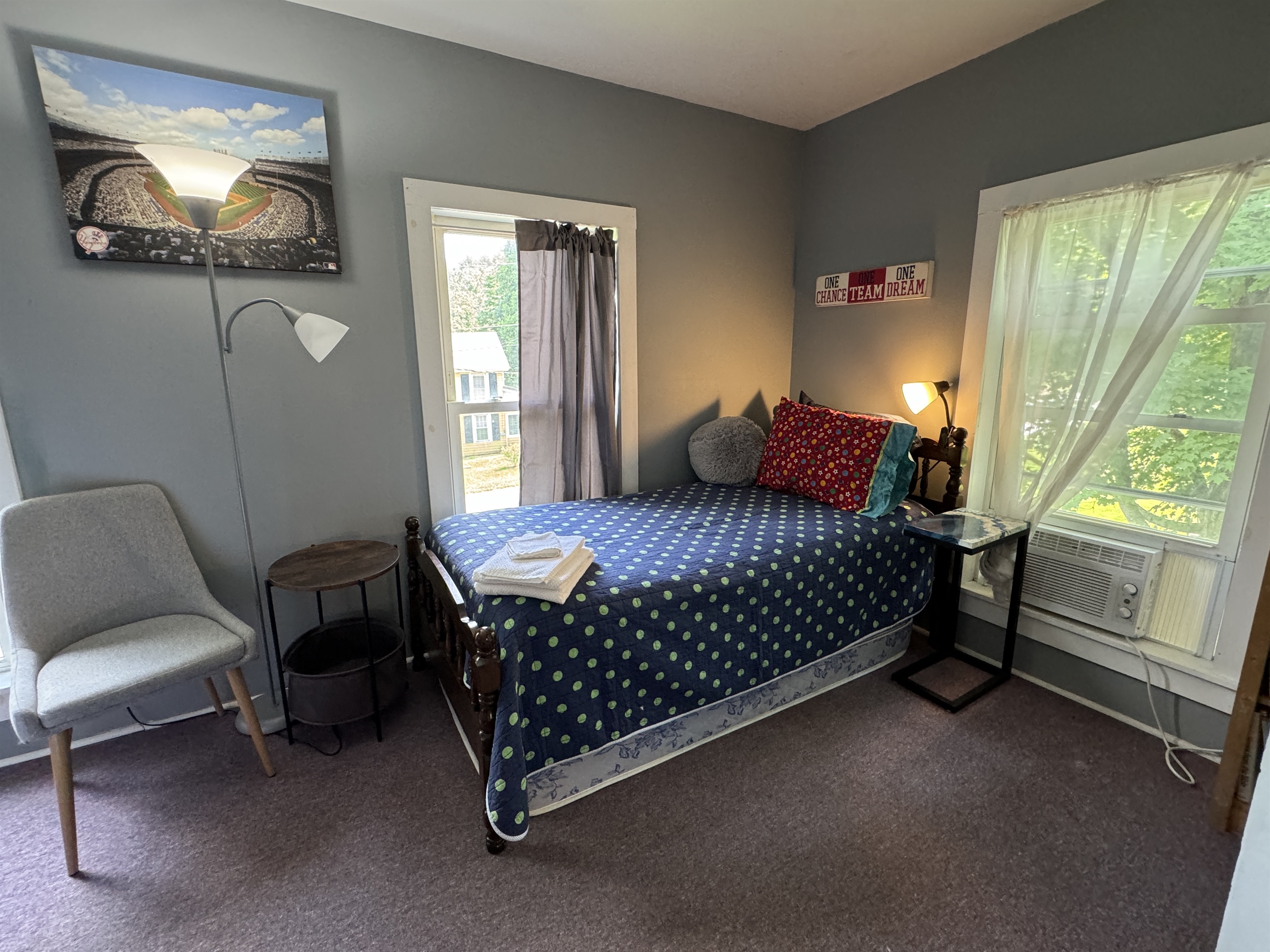 2nd Floor bedroom with 1 double bed and 1 twin bed.