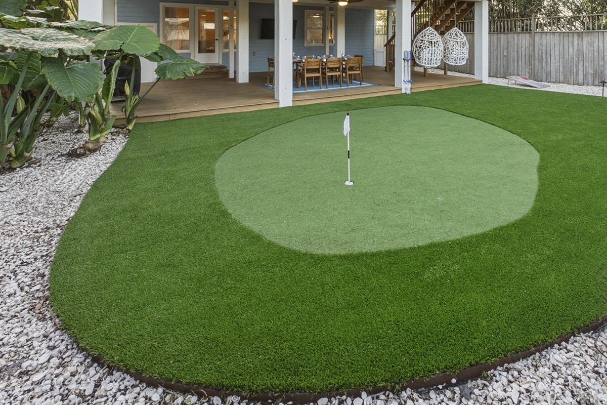 Private putting green = vacation mode