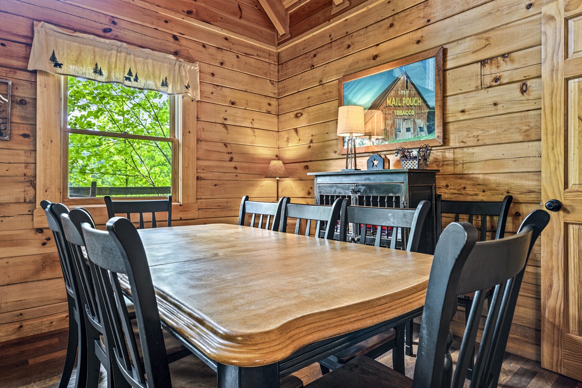 Dining area - seating for 8