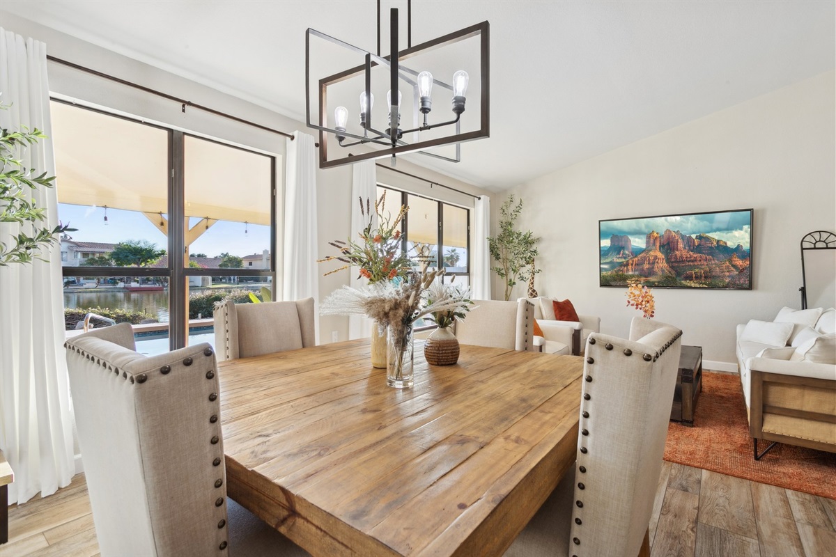 Lakefront Oasis w/ Pool & Hot Tub · Garden Lakes | 3 Bed 2 Bath — Lakefront Oasis w/ Pool & Hot Tub | 3b • 2bth, Avondale, Arizona — photo 9