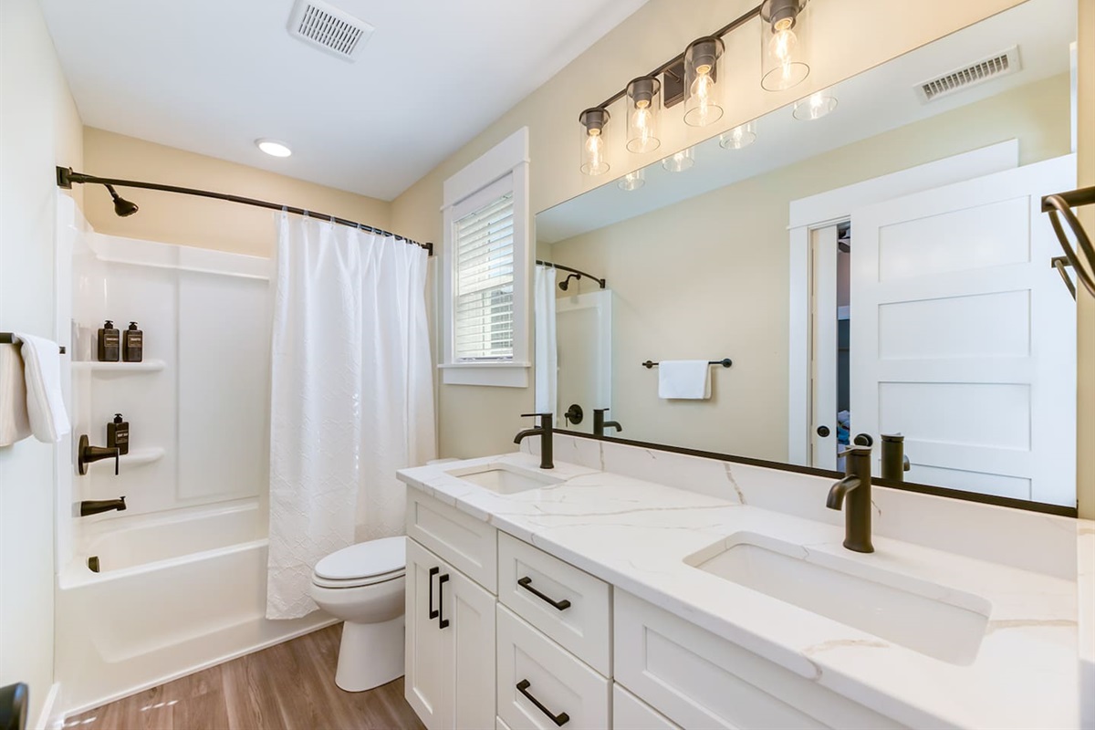 Convenient full bathroom connecting the king and queen guest bedrooms.
