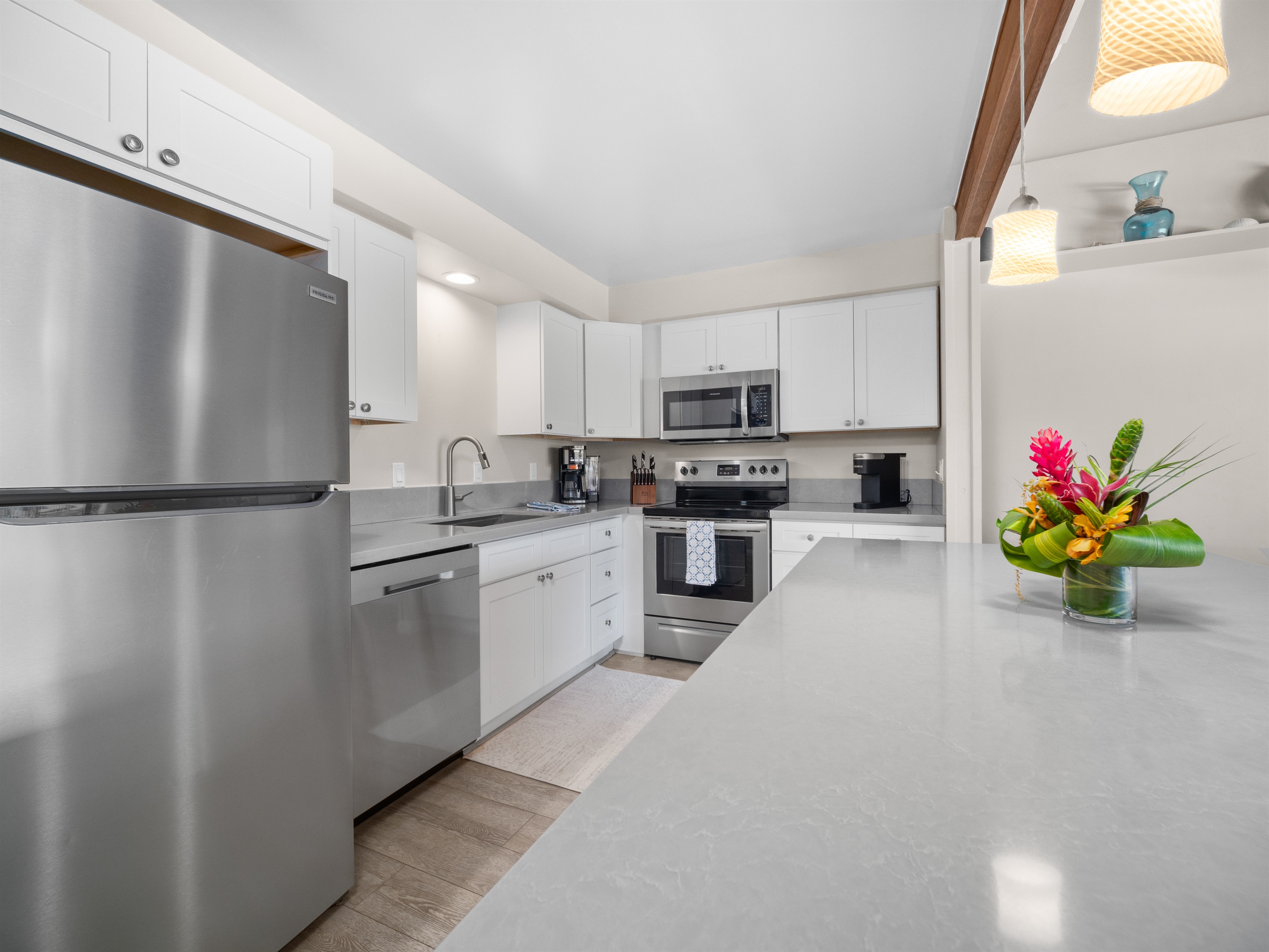 5H Full Kitchen