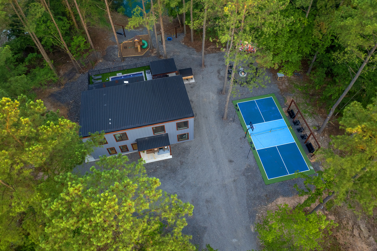 Your private resort, all in one place. From the pool and playset to pickleball, basketball, swings, fire pit, outdoor cinema & fishing pond, there’s something for your group of 10 without ever leaving the property.