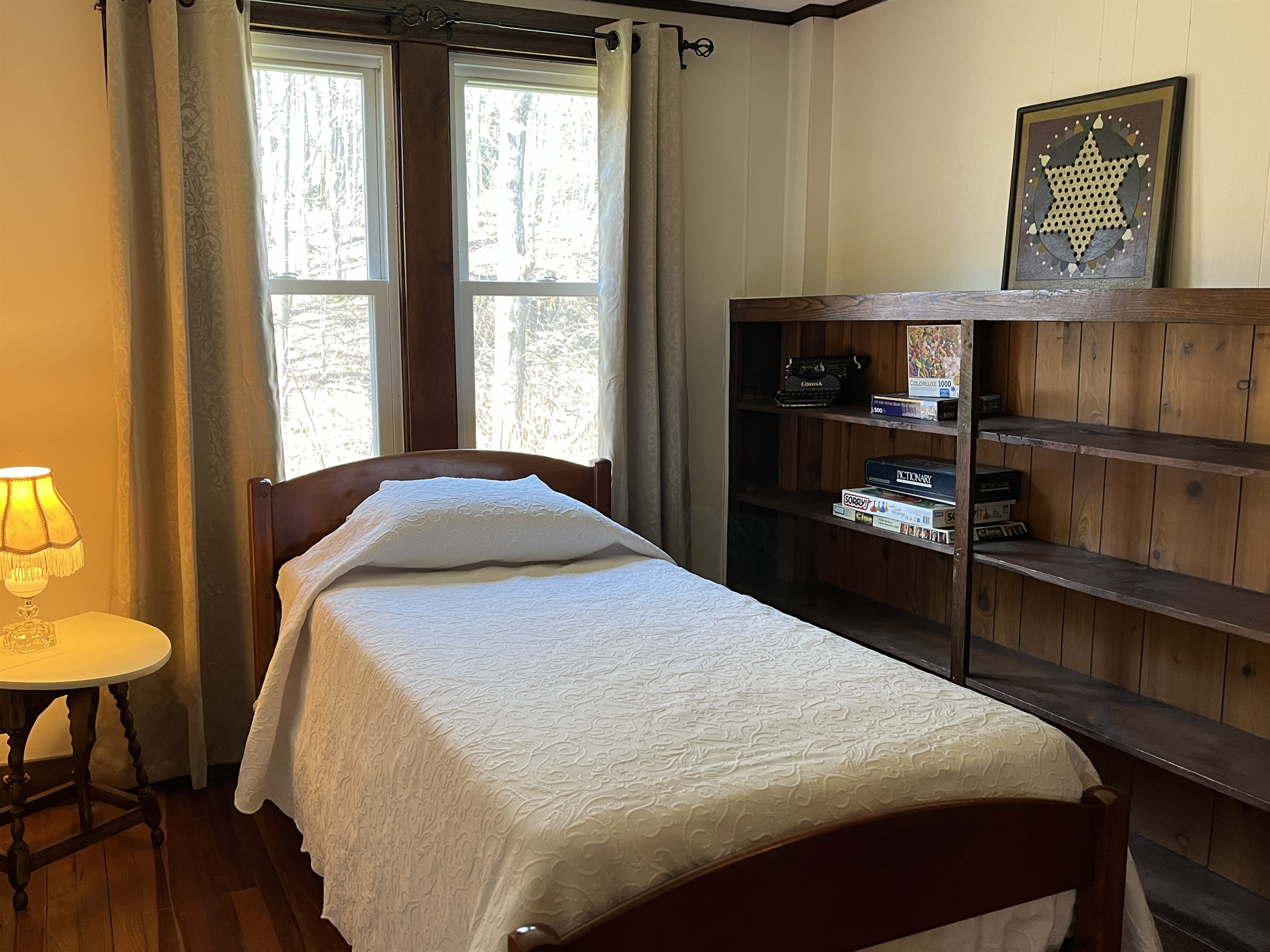 Twin bedroom