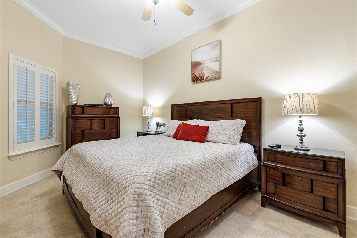 Guest bedroom with king bed, ceiling fan and en-suite bathroom  