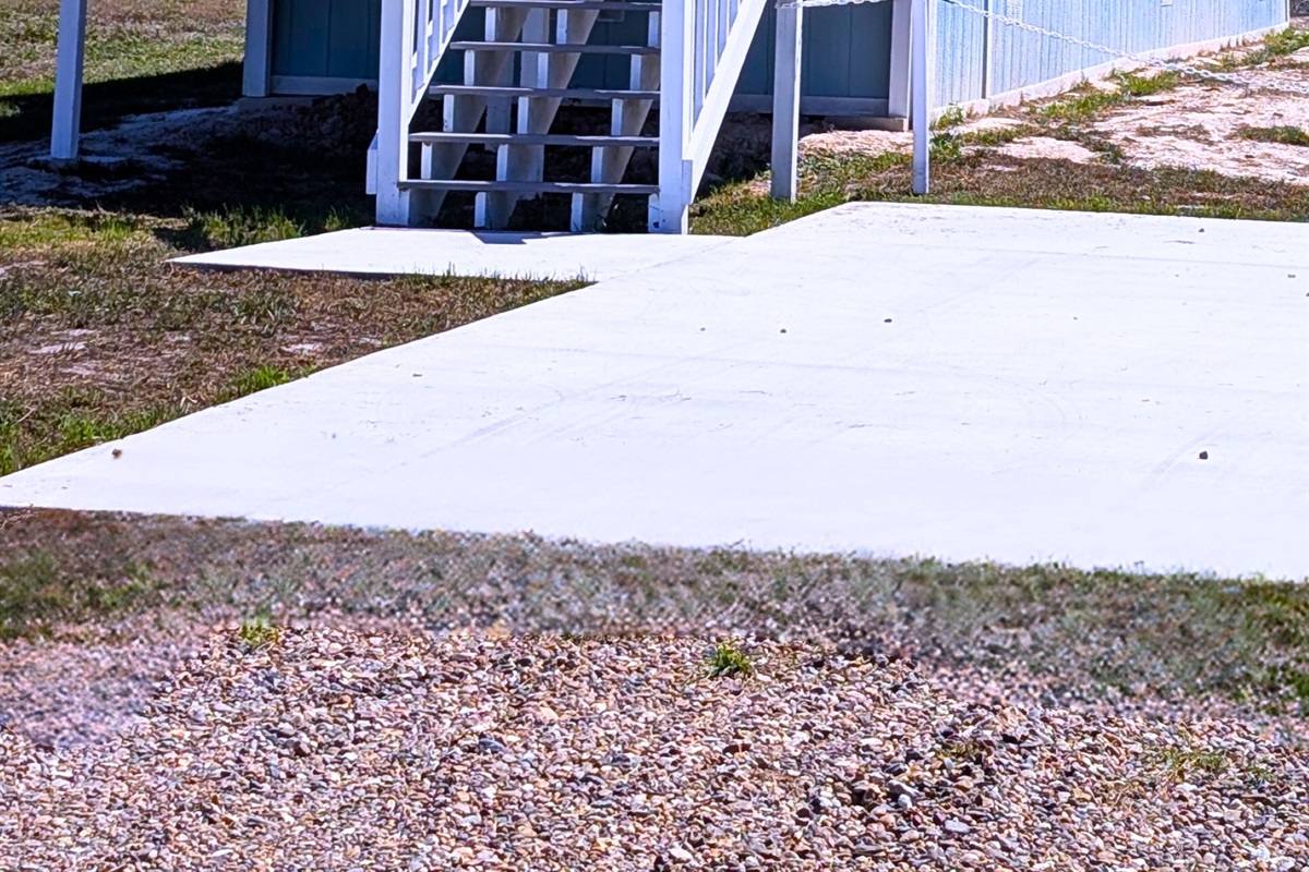 Cozy, canal front tiny home with full bathroom and appliances