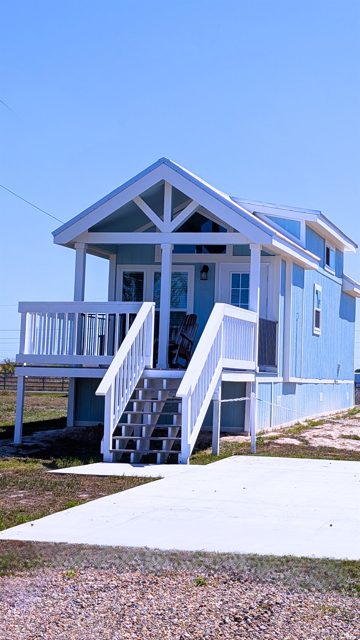 Cozy, canal front tiny home with full bathroom and appliances