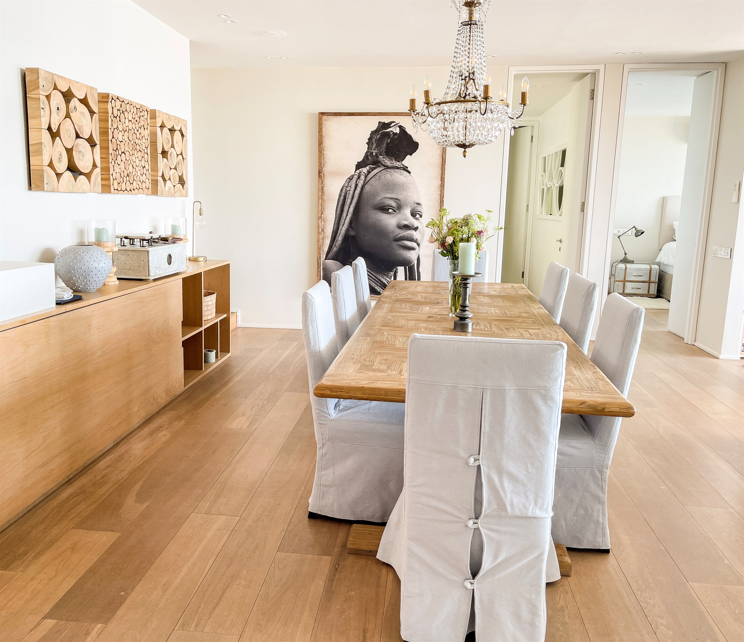 Ample dining seating for 10 guests