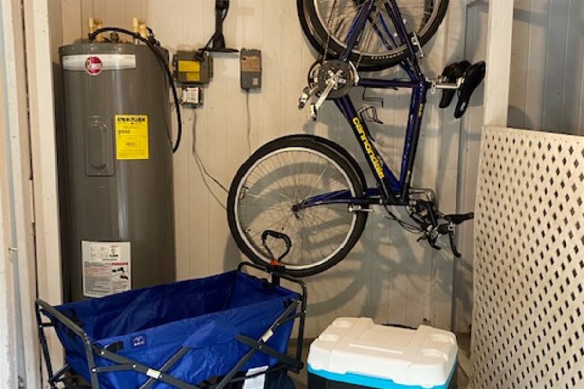 Bikes, Cooler, & Beach Wagon Included