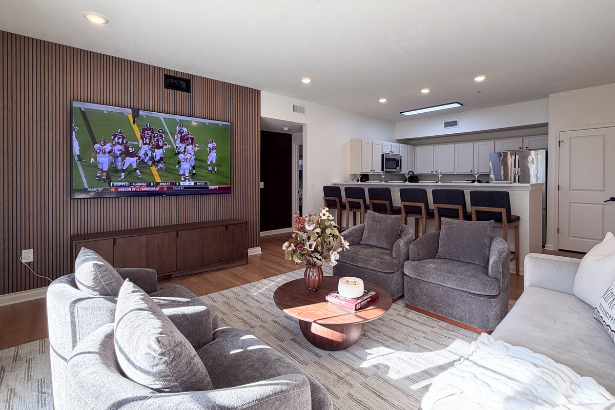 Maroon and Oak 1878 — vacation rental by Stay'ca, photo 2