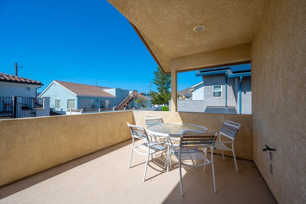 Partly sheltered back upstairs deck