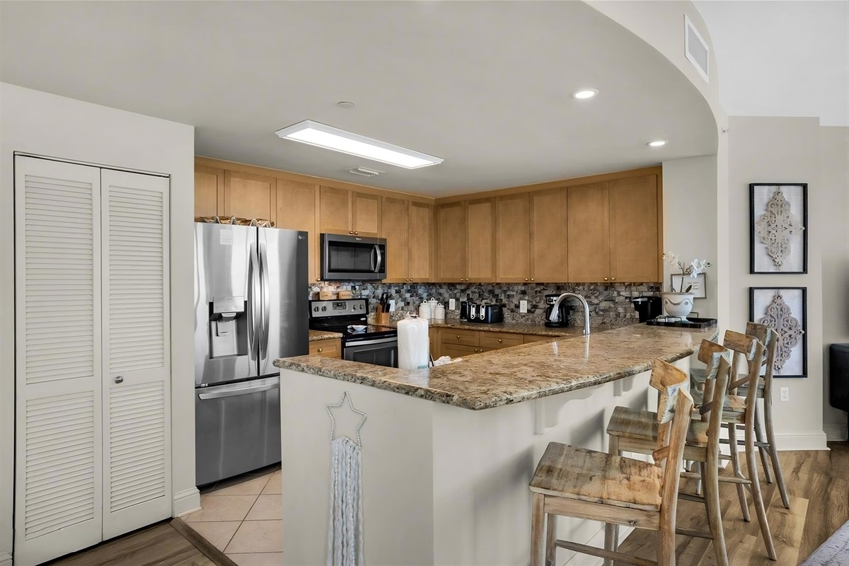 Gulf-Front Dining Kitchen