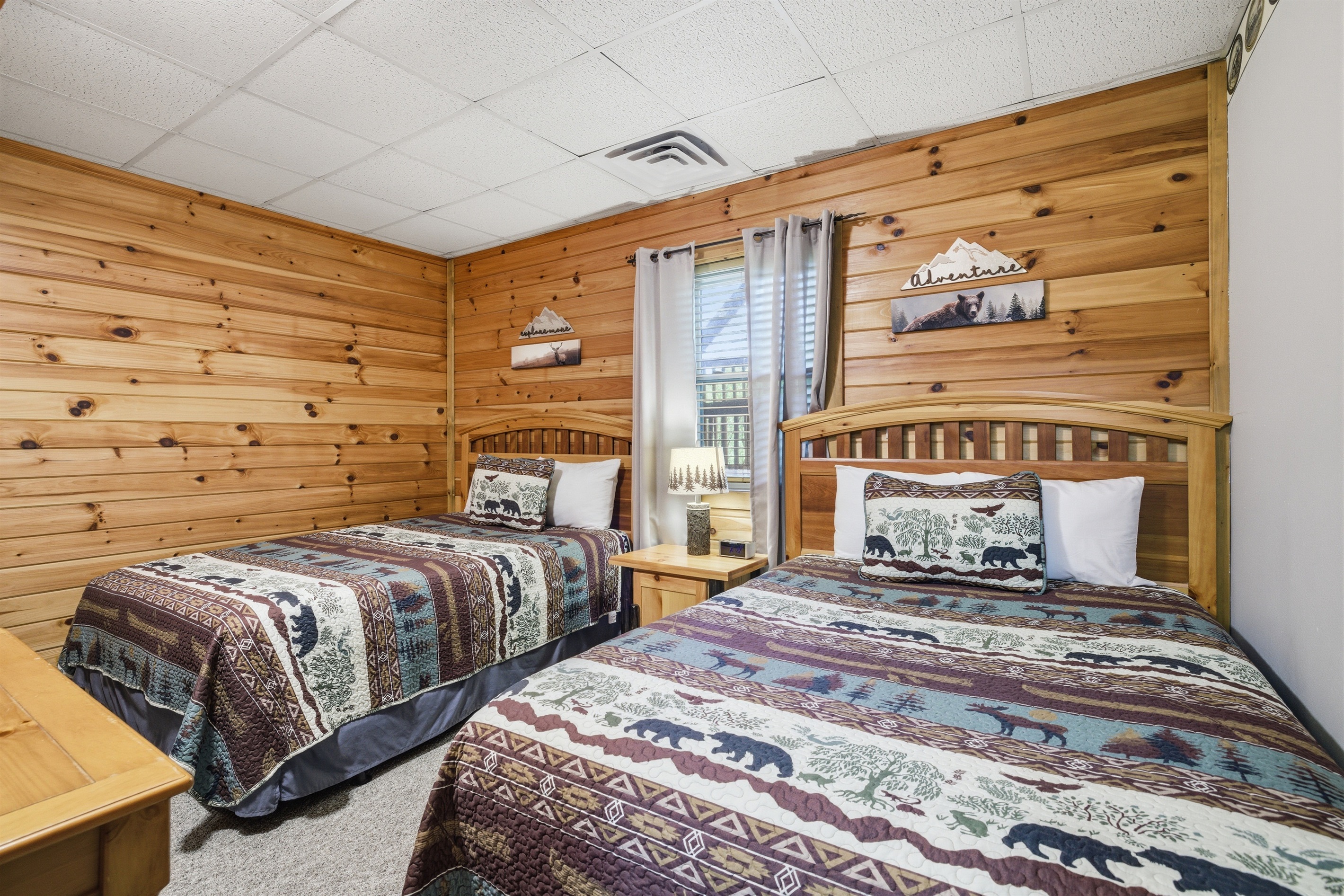 2 Queen Beds with Roku TV