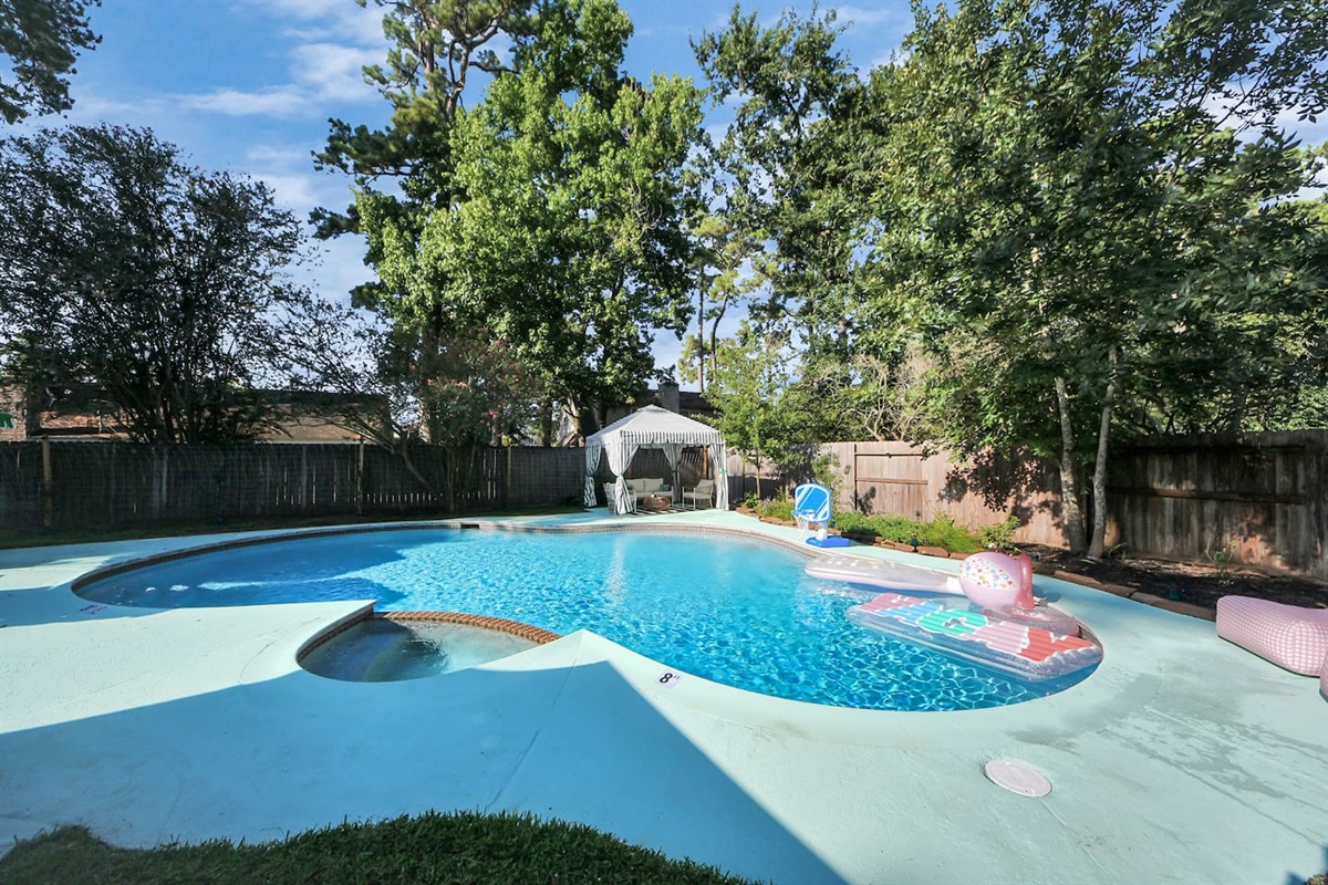 Another view of this large pool area.